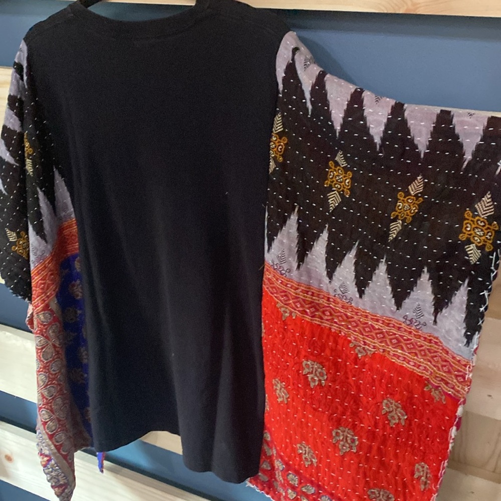 Rihanna Upcycled T w/ kantha sleeves, poncho by Susie. - Picture 7 of 7